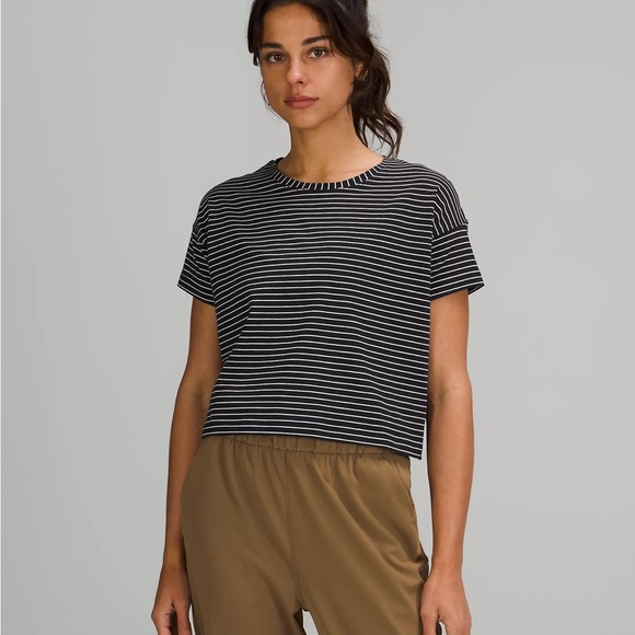 Lululemon Cates T-Shirt - Picture 2 of 4